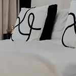 Apartamento Luxurious 13th Floor Beige In With Furnished Balcony By Renters Prestige