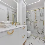 Apartamento Luxurious 13th Floor Beige In With Furnished Balcony By Renters Prestige *