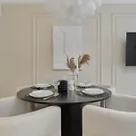 Apartamento Luxurious 13th Floor Beige In With Furnished Balcony By Renters Prestige Breslavia
