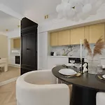 Luxurious 13th Floor Beige In With Furnished Balcony By Renters Prestige Apartamento