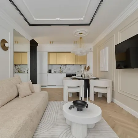 Luxurious 13th Floor Beige In With Furnished Balcony By Renters Prestige Lejlighed Wrocław