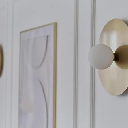 アパート Luxurious 13th Floor Beige In With Furnished Balcony By Renters Prestige *