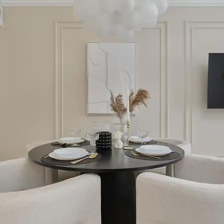 アパート Luxurious 13th Floor Beige In With Furnished Balcony By Renters Prestige ヴロツワフ