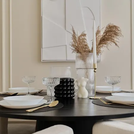 Luxurious 13th Floor Beige In With Furnished Balcony By Renters Prestige * ヴロツワフ