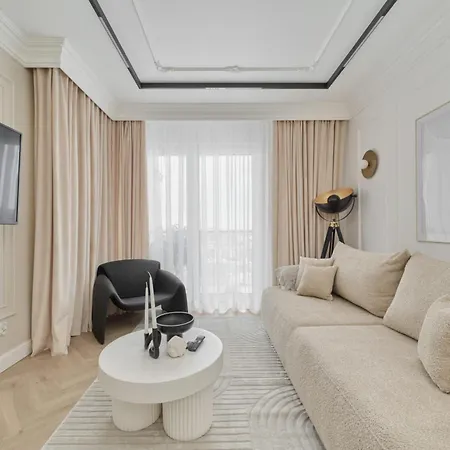 דירה Luxurious 13th Floor Beige In With Furnished Balcony By Renters Prestige *