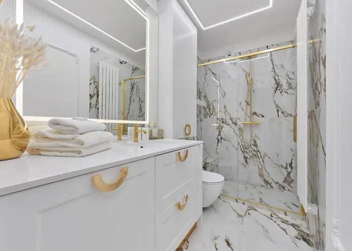 شقة Luxurious 13th Floor Beige In With Furnished Balcony By Renters Prestige *