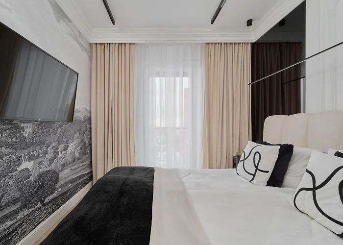 Luxurious 13th Floor Beige In With Furnished Balcony By Renters Prestige شقة