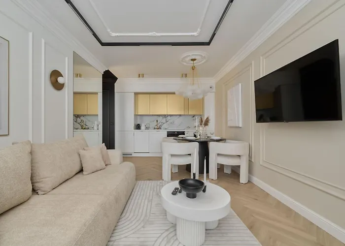 Luxurious 13th Floor Beige In With Furnished Balcony By Renters Prestige شقة فروتسواف